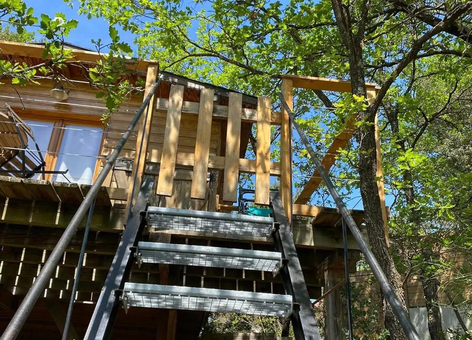 La Cabane Des Amoureux Barjols Bed & Breakfast